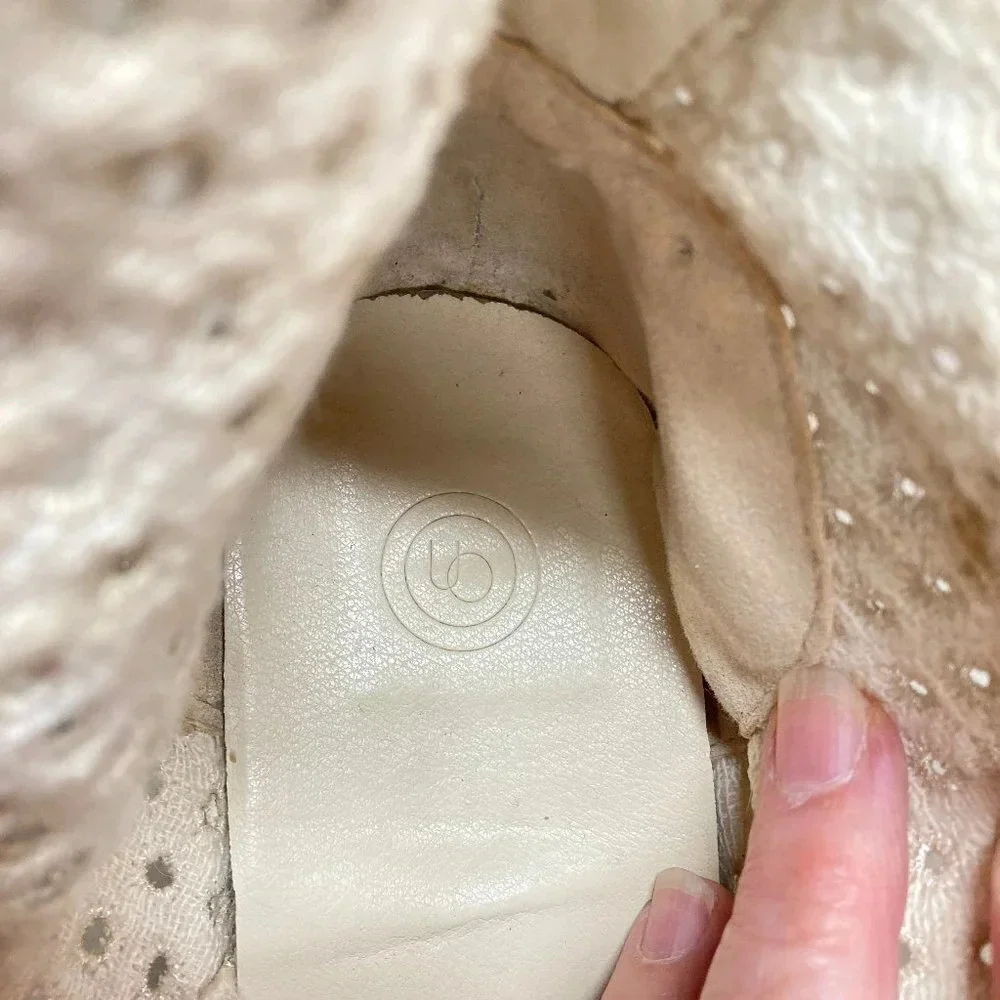 Urban Outfitters Mya Eyelet Beige-Cream Platform Chunky Heel, Size 8‎